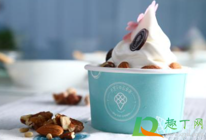 酸奶冷冻会变成冰淇淋吗(冰淇淋酸奶可以冻成冰淇淋吗)