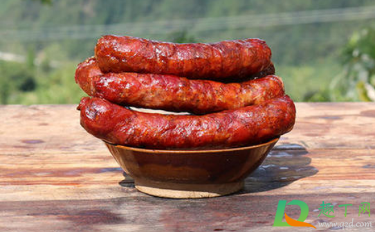 香肠晒了几天粘粘的是坏了吗(香肠晒断了) 香肠晒了几天粘粘的是坏了吗(香肠晒断了)