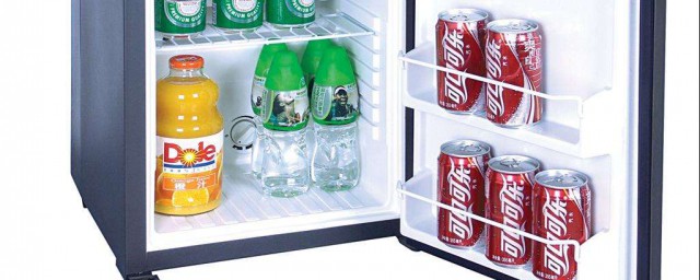 除冰箱里的厚冰怎么去除(怎么去除冰箱里的厚冰块)