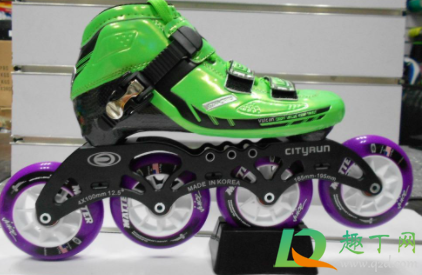 速滑鞋三轮与四轮哪个速度快(速度轮滑鞋三轮和四轮的区别)