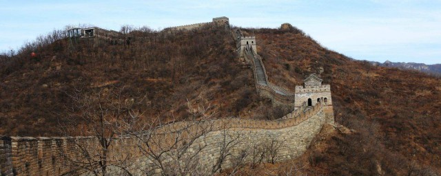 慕田峪和八达岭长城哪个更值得去？(去长城是去八达岭还是慕田峪好)