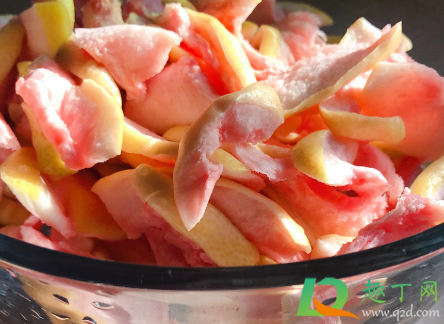 柚子皮糖为什么不出糖霜(柚皮糖不挂霜是不是糖少了)