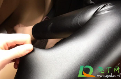 胶水弄到皮裤上怎么去掉(胶水弄裤子上咋办) 胶水弄到皮裤上怎么去掉(胶水弄裤子上咋办)