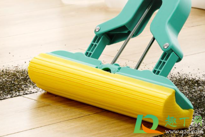 对折拖把和滚轮拖把哪个好(拖把对折还是滚轮的好)