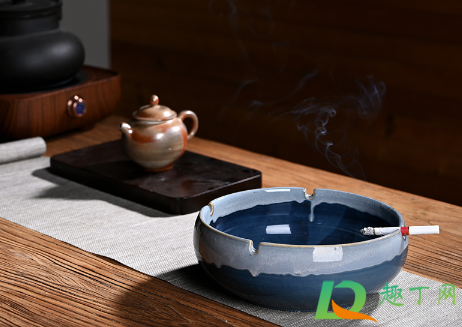 没有烟灰缸用什么代替(需要烟灰缸) 没有烟灰缸用什么代替(需要烟灰缸)