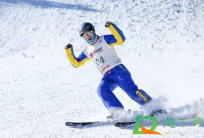 滑雪裤哪种好(滑雪裤什么颜色好看)