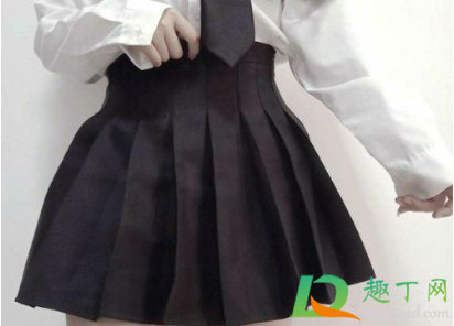 百褶裙怎么洗折子不变形(百褶裙褶子怎么折)