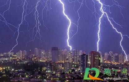 打雷洗澡有危险吗(打雷天洗澡有危险吗)