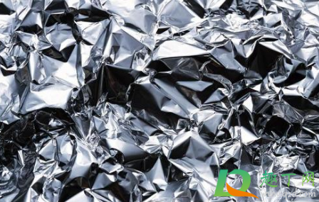 燃气灶可以贴锡纸防油嘛(燃气灶防火防油锡纸)