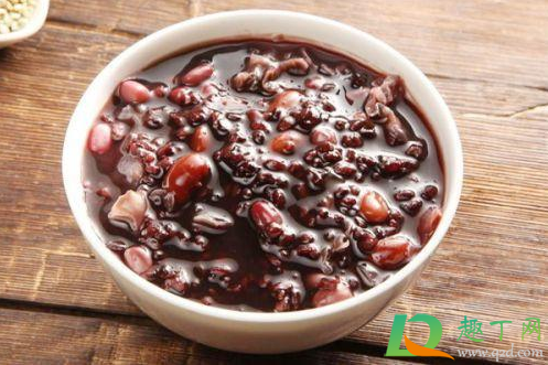 煮腊八粥什么时候放糖(腊八粥要加糖吗)