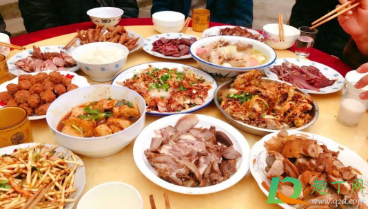 今年年夜饭可以去饭店吃吗2021(2021年春节还能去饭店吃饭吗)