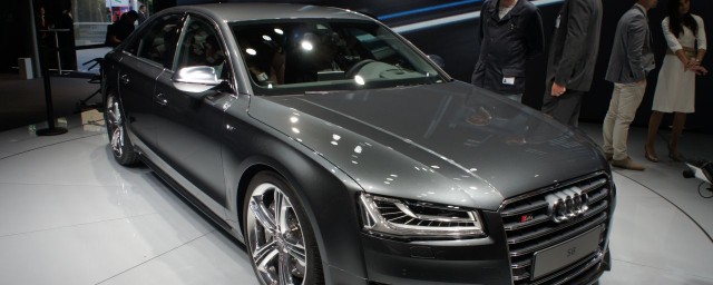 奥迪车里为什么有汽油味(奥迪机油里有汽油味)