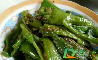 大锅菜青椒怎么样不变色(青椒怎么烧不会变色) 大锅菜青椒怎么样不变色(青椒怎么烧不会变色)