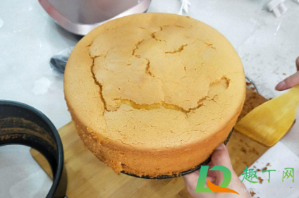 烤箱做蛋糕可以用锡纸吗(做蛋糕可以放锡纸上烤吗)