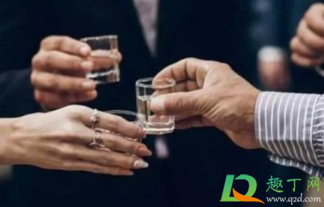 应酬客户喝死算工伤吗(工作应酬喝酒死亡) 应酬客户喝死算工伤吗(工作应酬喝酒死亡)