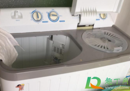 海尔洗衣机d1是什么故障(海尔全自动洗衣机故障显示e1是什么原因?)