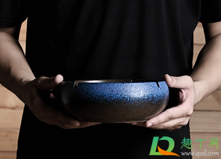 没有烟灰缸用什么代替(需要烟灰缸) 没有烟灰缸用什么代替(需要烟灰缸)