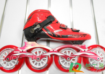 速滑鞋三轮与四轮哪个速度快(速度轮滑鞋三轮和四轮的区别)