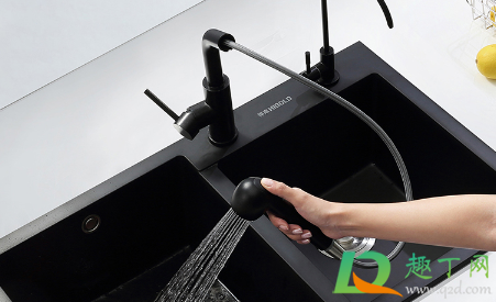 厨房换水槽麻烦吗(家里橱柜的水槽可以换吗)