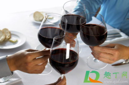 喝了酒反胃恶心怎么办(喝酒以后胃恶心怎么办)