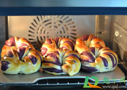 烤箱做蛋糕用不用加水(烤蛋糕用不用放水在烤箱)