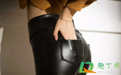 皮裤洗了之后有褶皱怎么处理(皮裤的褶皱怎么去除)