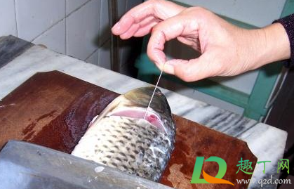 鲤鱼没有抽筋吃了会生病吗(鲤鱼不抽筋吃下去会有什么后果)