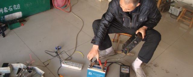 修理电瓶的方法(电瓶怎样拆开维修)