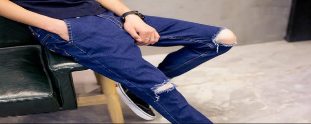 如何配男士藏蓝色裤子(藏蓝色的裤子配什么好看)