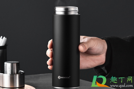 保温杯内壁都是小气泡是正常的么(保温杯壁有很多小气泡能喝吗)