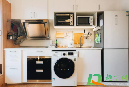 微波炉和烤箱的区别哪个好(微波炉和烤箱的区别哪个更好)