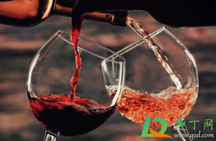 解酒用冷水还是热水敷脸(用冷水洗脸可以解酒吗)