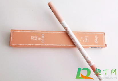 床单上的眼线液怎么洗(床单上的眼影怎么清洗)