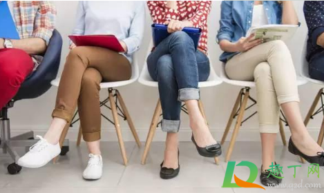 跷二郎腿记得常换换腿(跷二郎腿转脚)