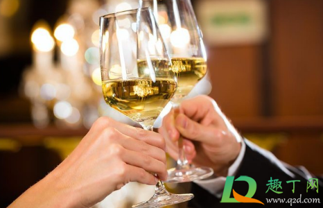 应酬客户喝死算工伤吗(工作应酬喝酒死亡)