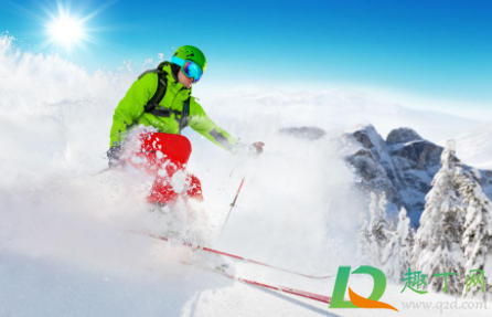 滑雪穿牛仔裤还是运动裤(滑雪服里面可以穿牛仔裤吗)