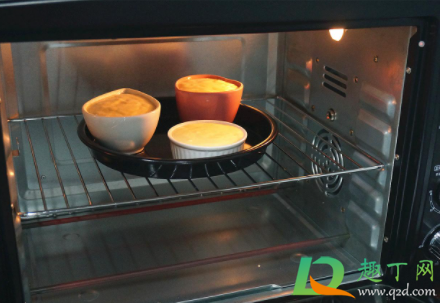 烤箱做蛋糕用不用加水(烤蛋糕用不用放水在烤箱)