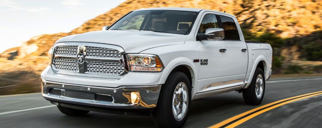 皮卡车倒库怎样找点准确呢(皮卡车左倒库如何看点)