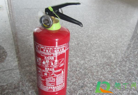 干粉灭火器使用方法和注意事项(干粉灭火器使用方法和注意事项视频) 干粉灭火器使用方法和注意事项(干粉灭火器使用方法和注意事项视频)