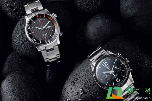 表里进水雾了怎么回事(表里有水雾怎么回事)