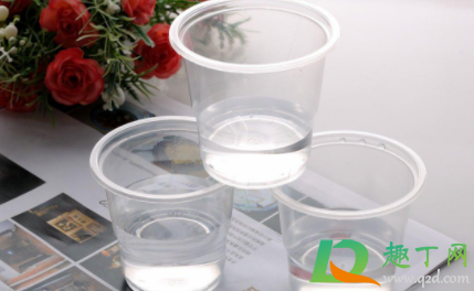 塑料水杯臭了怎么去味(塑料水杯很臭怎么办)