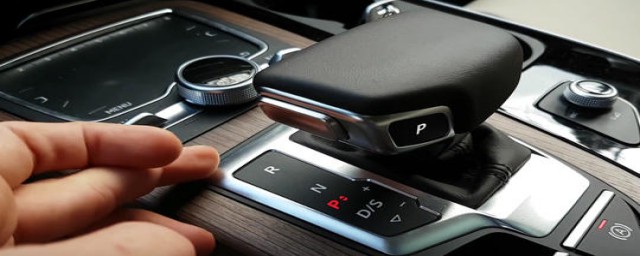 停车不拉手刹好不好(停车不拉手刹会怎样)