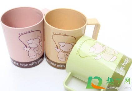 塑料水杯臭了怎么去味(塑料水杯很臭怎么办)