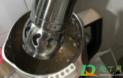 榨汁机洗不到的地方怎么洗(榨汁机买回来该如何清洗?)