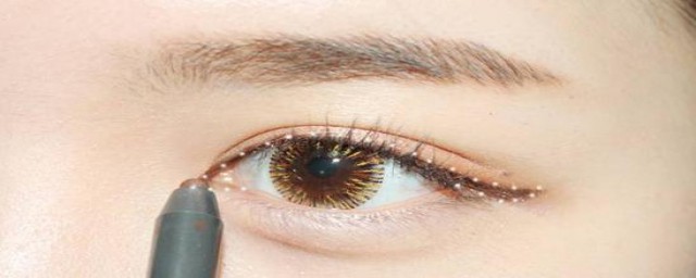 化妆时画睫毛和画眼影次序(睫毛化妆顺序)