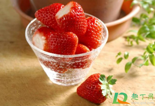 草莓用什么洗才能洗干净(洗草莓用什么洗比较干净)