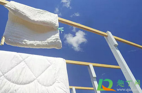 冬天被子上面为什么是湿的(冬天起来被子上面是湿的)