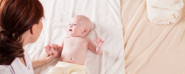 育儿嫂多大年龄合适(育儿嫂多大的宝宝)