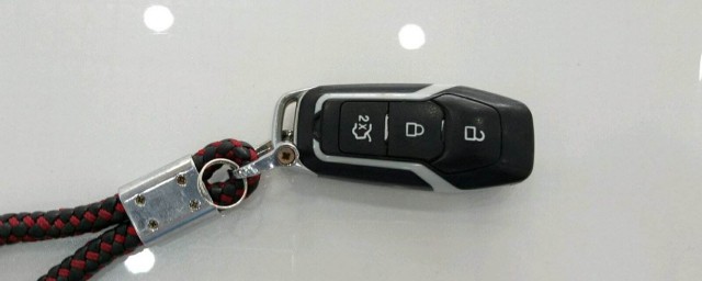 千万别急着砸车(故意砸车用什么砸)