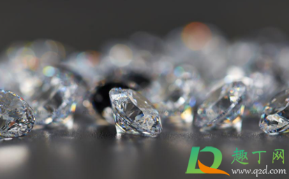 锆石和钻石的区别大吗(钻石和锆石有什么不同)
